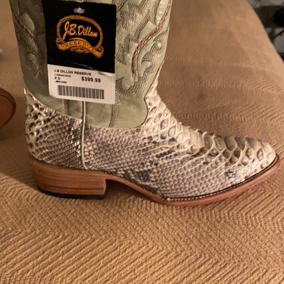 Two lovely Boots - Picture 12 of 16